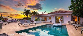 Villa Ginevra, perfect for large groups, with Pool, Sauna & Garden