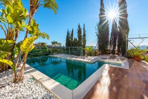 Pool - Villa with Pool, Stunning Mountain View, Wi-Fi, Garden & Terrace (Málaga)
