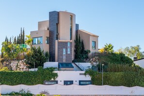 Exterior - Villa with Pool, Stunning Mountain View, Wi-Fi, Garden & Terrace (Málaga)