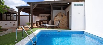 Holiday Home "Villa Antonia" with Pool, Wi-Fi, Terraces and Garden