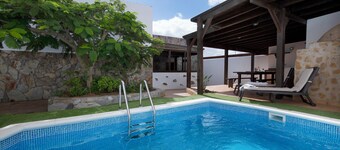 Vakantiehuis "Villa Antonia" met zwembad, wifi, terrassen & tuin