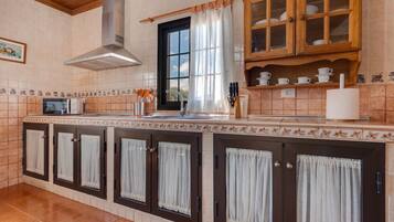 Geladeira, micro-ondas, cooktop, lava-louças