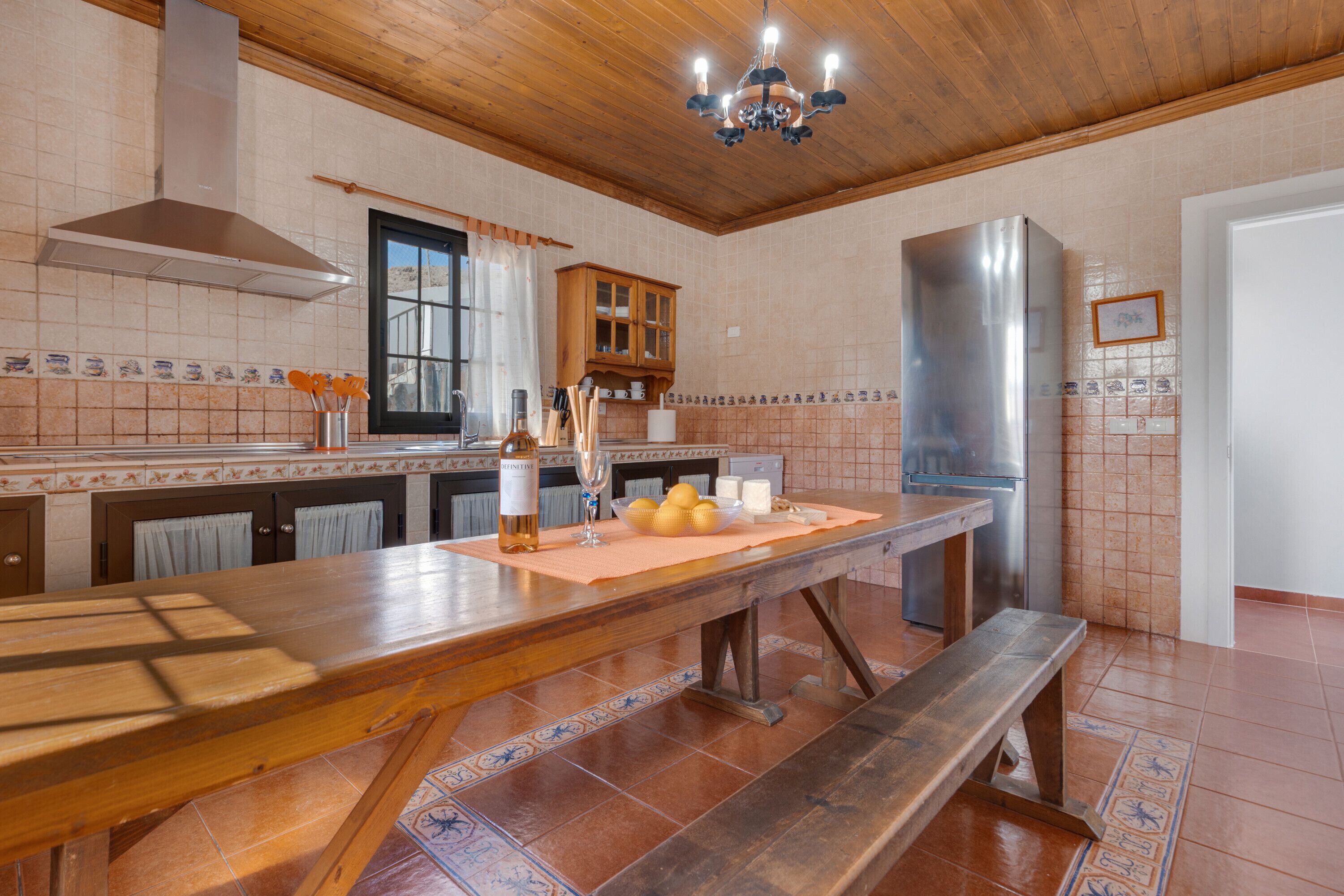 Kühlschrank, Mikrowelle, Herdplatte, Geschirrspüler