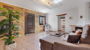 Televisión, chimenea