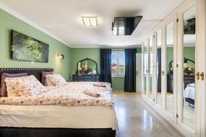 3 chambres, fer et planche à repasser, accès au Wi-Fi (inclus)
