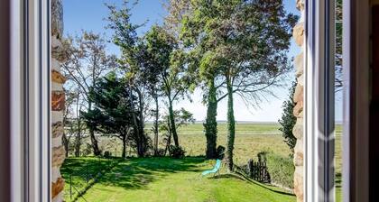 Gîte des Salines in stone with views
