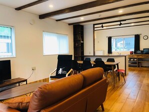 Maison familiale, non-fumeur | Aire de séjour | Téléviseur à écran plat de 0 po avec télévision numérique, téléviseur