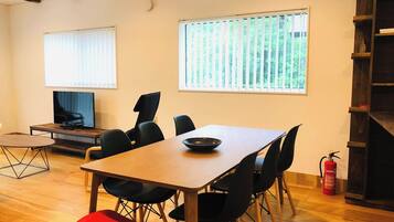 Family House, Non Smoking | Dining room