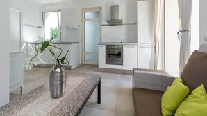 TV, fireplace, table football - Luxury Villa in Juan-les-Pins (Juan-les-Pins)