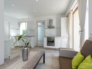 Fernseher, Kamin, Tischfußball