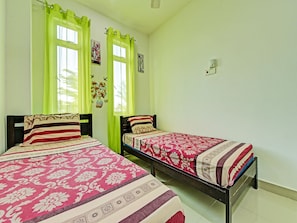 Room, 2 Bedrooms | 2 bedrooms, desk, bed sheets - OYO Home 90351 Kl Homestay Express (Kota Bharu)