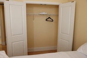 3 chambres, espace de travail pour ordinateurs portables