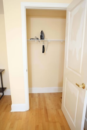 Interior - Steps Away From Slu, Gym + Bowling Alley (St. Louis)