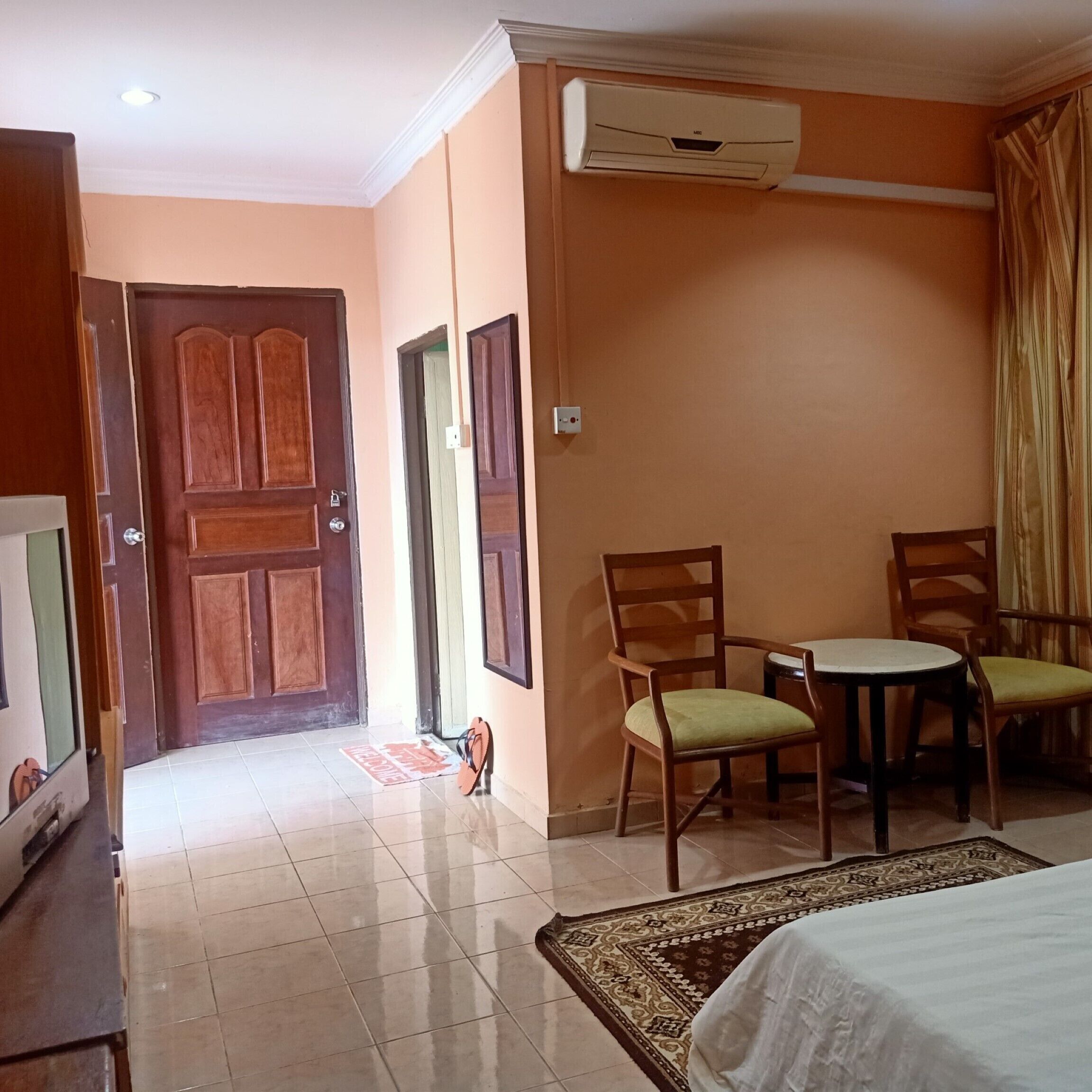 Free WiFi, bed sheets