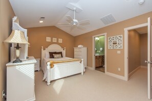 5 bedrooms, free WiFi, bed sheets