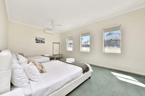3 bedrooms, iron/ironing board, WiFi, bed sheets