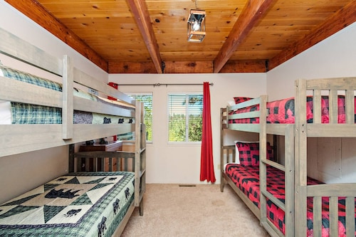 Alpine Skies By Destination Big Bear : Peaceful Setting In Moonridge! Walk To Bear Mtn And The National Forest! - Big Bear Lake, CA
