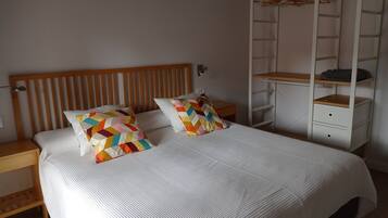 4 Schlafzimmer, Bügeleisen/Bügelbrett, kostenloses WLAN, Bettwäsche