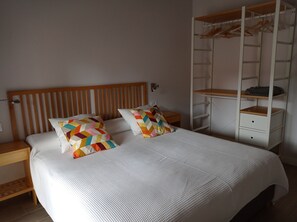 4 Schlafzimmer, Bügeleisen/Bügelbrett, kostenloses WLAN, Bettwäsche