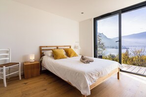 9 habitaciones, escritorio, tabla de planchar con plancha y cunas 