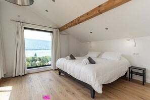 9 chambres, bureau, fer et planche à repasser, lits bébé