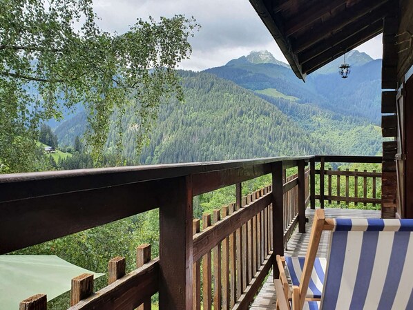 Property grounds - Cozy chalet for 10 with fireplace and internet, close to slopes (Arêches-Beaufort)