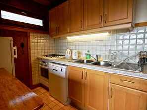 Kühlschrank, Mikrowelle, Ofen, Geschirrspüler