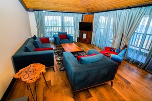 ZEUS SUITE | Sengetøy av topp kvalitet, minibarvarer (inkludert) og safe på rommet