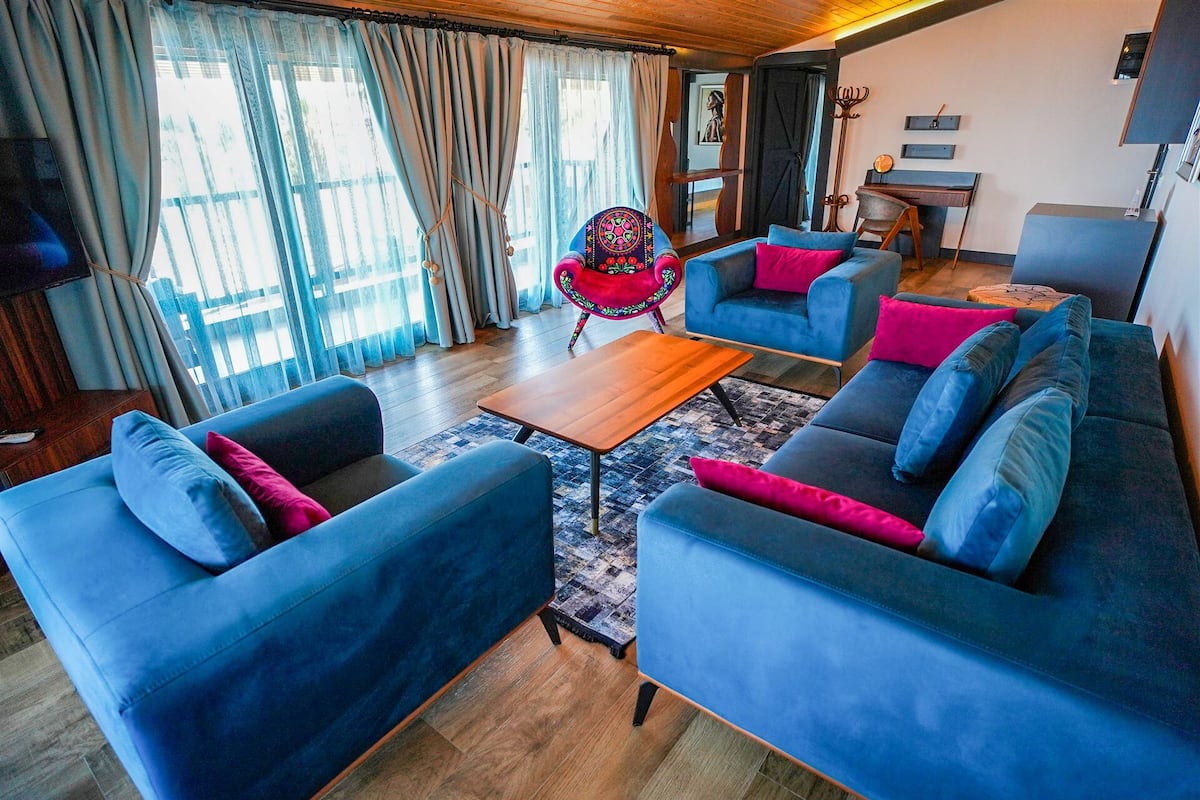 ZEUS SUITE | 1 slaapkamer, luxe beddengoed, een minibar met enkele gratis items