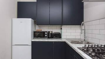 Appartamento Basic, letti multipli | Cucina privata | Frigorifero, microonde, forno, lavastoviglie