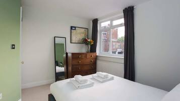Basic Apartment, Multiple Beds | 2 bedrooms, iron/ironing board, bed sheets