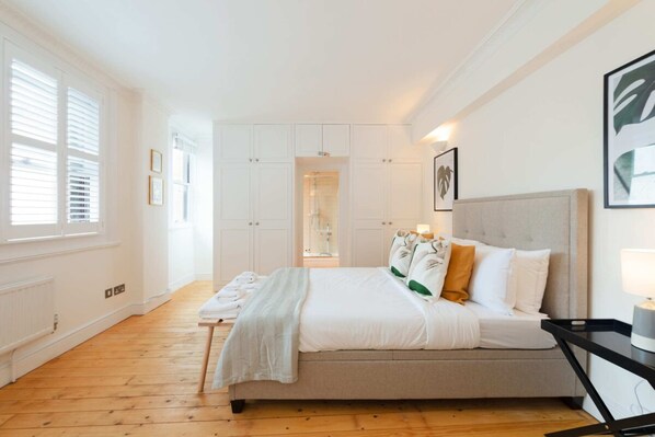 베이직 아파트, 침대(여러 개) | 3 개의 침실, 노트북 작업 공간, 다리미/다리미판, 무료 WiFi