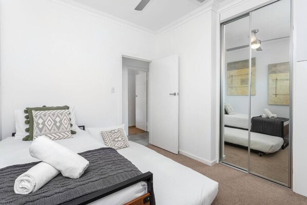 3 chambres, fer et planche à repasser, Wi-Fi gratuit, draps fournis