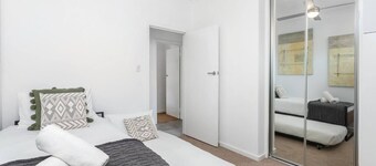 2 Chic Stylish Modern Family on Charles sleeps 6, location