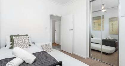 2 Chic Stylish Modern Family on Charles sleeps 6, location