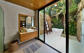 Eco-friendly toiletries, hair dryer, bathrobes, slippers - Anantara World Islands Dubai Resort (Dubai)