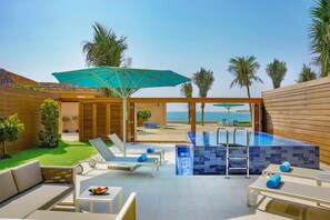 Premium bedding, minibar, in-room safe, individually decorated - Anantara World Islands Dubai Resort (Dubai)