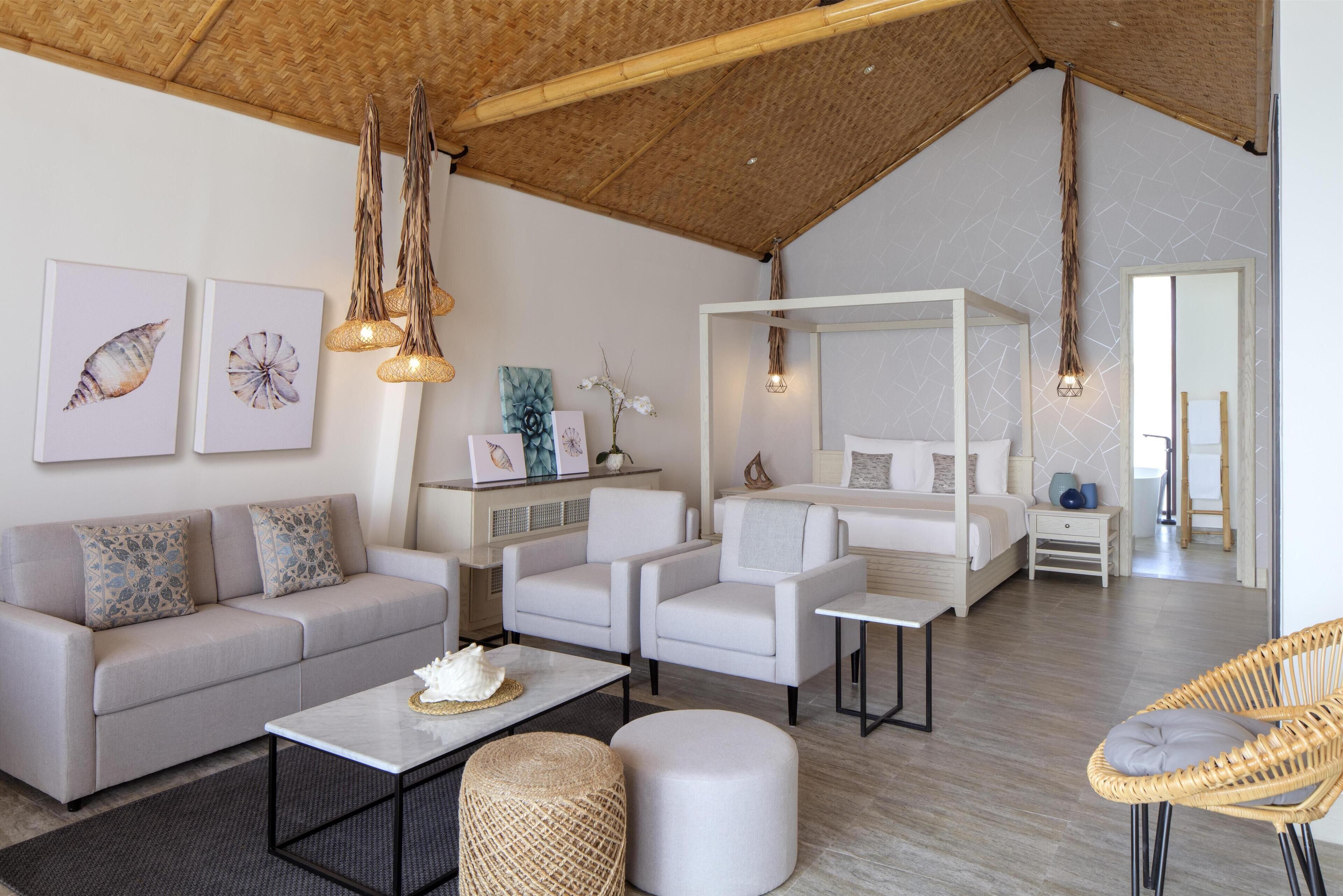 Junior-Suite, Meerblick | Hochwertige Bettwaren, Minibar, Zimmersafe, individuell dekoriert