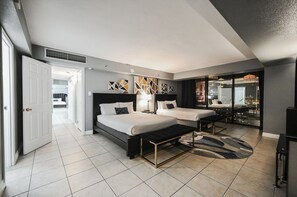 3 habitaciones, escritorio, tabla de planchar con plancha y wifi gratis