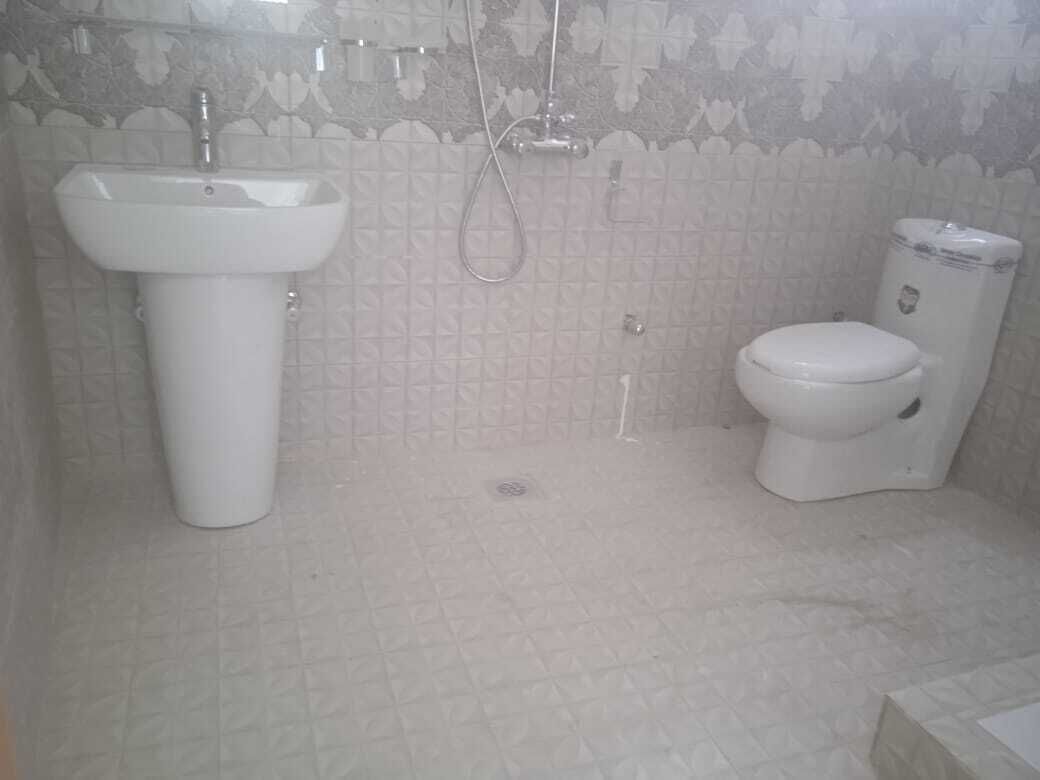 Suihku, ilmaiset hygieniatuotteet, pyyhkeet