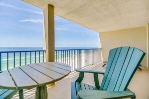 Outdoor dining - Orange Beach Gulf-Front 2BR • Top Floor • Sleeps 6 • Jetted Tub • Pools • Boats (Orange Beach)