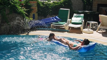 Außenpool (je nach Saison geöffnet)