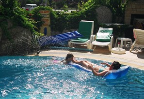 Piscine extérieure (ouverte en saison)
