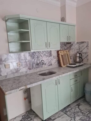 Apartamento familiar | Cocina privada | Frigorífico, cafetera o tetera, hervidor eléctrico y trona infantil