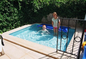 A swimming pool with a tiled deck and a metal safety gate. - Ozay Apart Hotel (Marmaris)