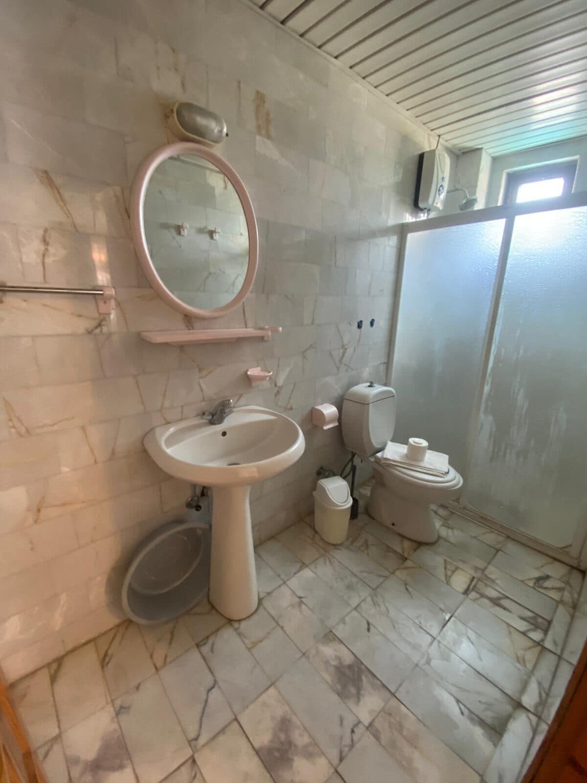 Family Apartment | Bathroom | Shower, hair dryer, towels