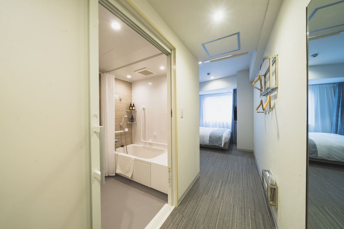 Universal Double Room, Non Smoking | In-room safe, desk, soundproofing, free WiFi