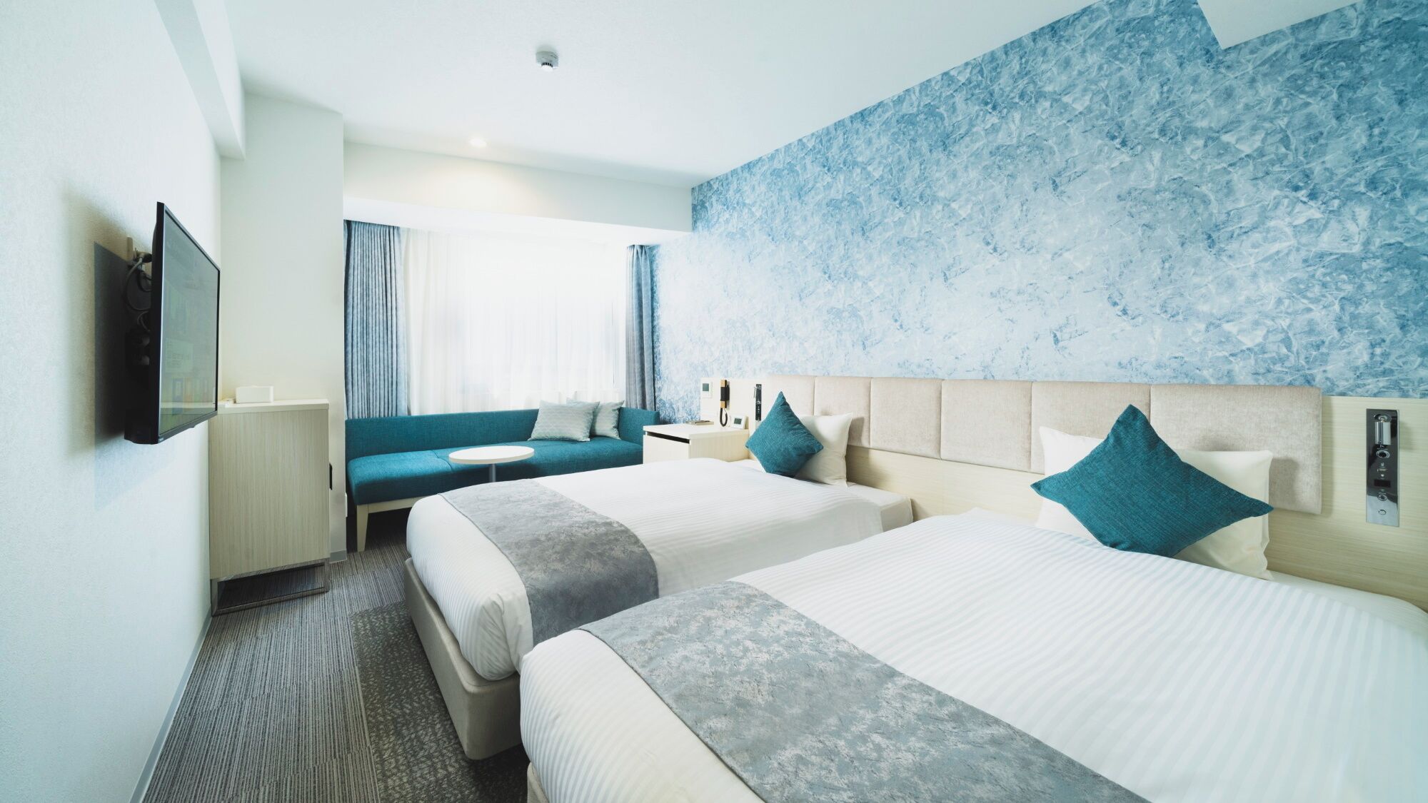 In-room safe, desk, soundproofing, free WiFi