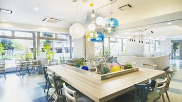 Desayuno buffet (JPY 1800 por persona)