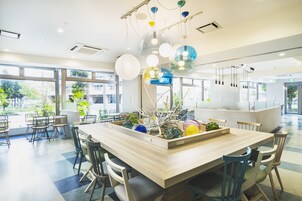 Desayuno buffet diario (JPY 1800 por persona)